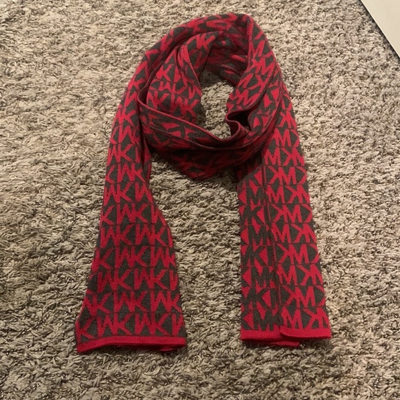 Matching Michael Kors Pink Hat and Scarf Set - Picture 2 of 3